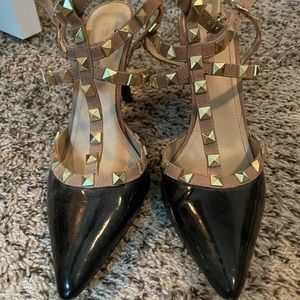 BCBGeneration Rockstud Pump